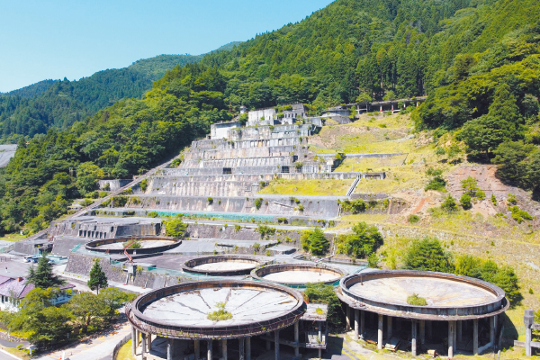 5828 異空間にいるような大迫力の日本産業遺産～神子畑選鉱場跡～