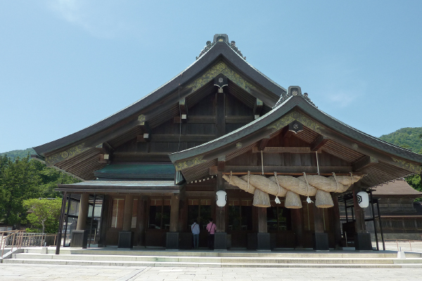 5858 一日で最も清らかな時を感じることができる早朝の出雲大社”朝参り”